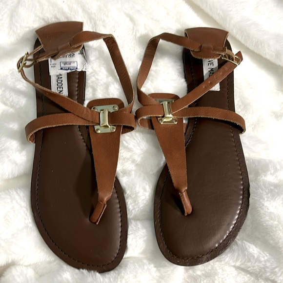 Steve Madden Tan Sandals with Gold Hardware. US SIZE 9.5 - Picture 1 of 2